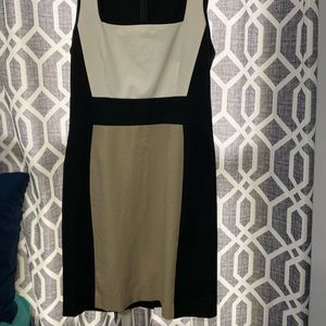 Banana republic white, tan, and black block print dress